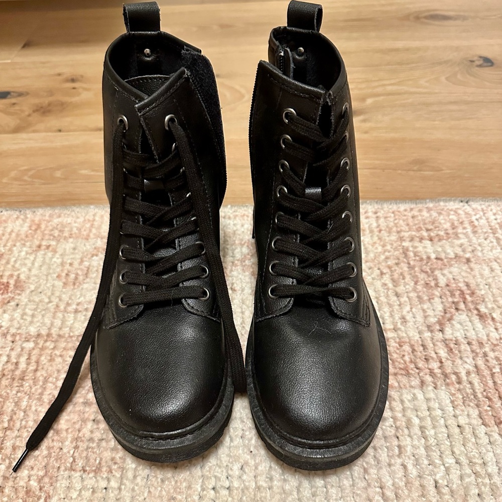 Steve Madden women’s size 6 black lace up boots, leather upper. Never worn.